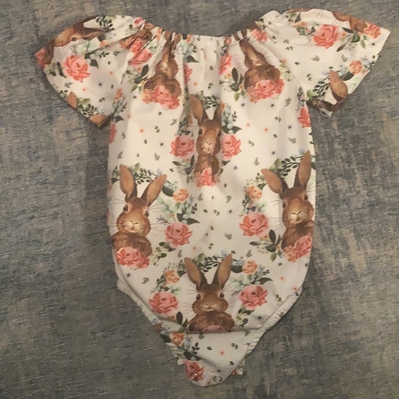 Cute rabbit onesie with flutter sleeves 6m - Picture 4 of 4